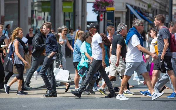 London August 2016 Crowd People Regent Street Tourists Shoppers Business — Stock Photo, Image