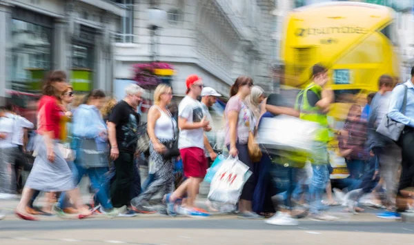 Londýn Srpna 2017 Motion Blur Piccadilly Circus Spoustou Lidí Turistů — Stock fotografie