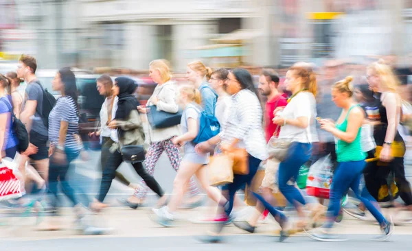 Londýn Srpna 2017 Motion Blur Piccadilly Circus Spoustou Lidí Turistů — Stock fotografie