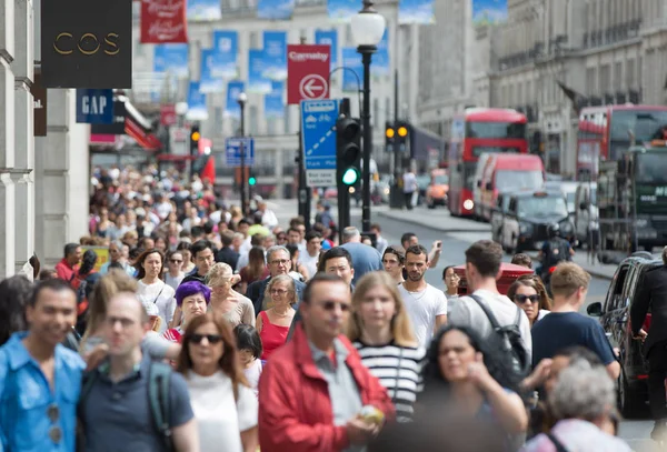Londres Reino Unido Agosto 2016 Multitud Personas Calle Regent Turistas —  Fotos de Stock