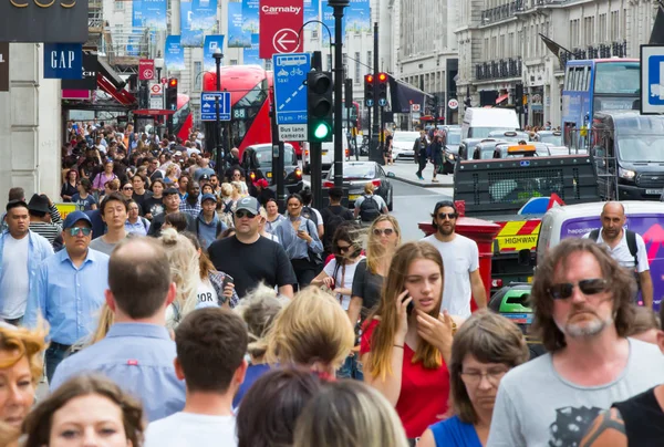 Londres Reino Unido Agosto 2016 Multitud Personas Calle Regent Turistas —  Fotos de Stock