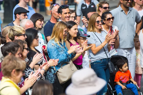 London August 2017 Crowd People Watching Street Performance Regent Street — Stock Photo, Image