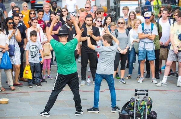 London August 2017 Crowd People Watching Street Performance Regent Street — Stock Photo, Image