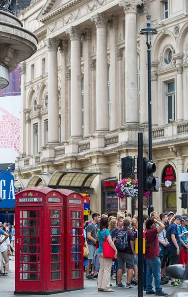Londýn Srpna 2016 Spousta Lidí Turistické Londýňané Přes Piccadilly Circus — Stock fotografie