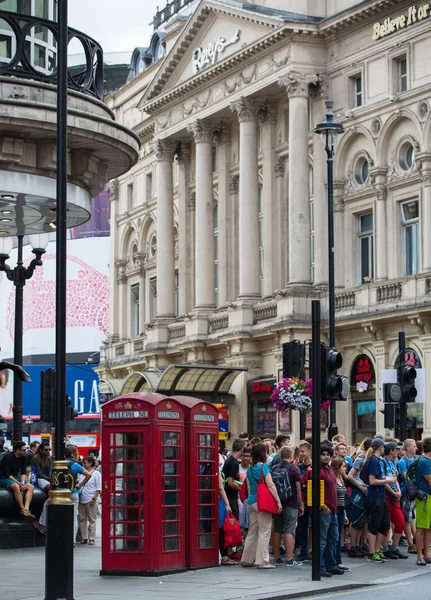 London August 2016 Lots Walking People Tourist Londoners Crossing Piccadilly — Stock Photo, Image