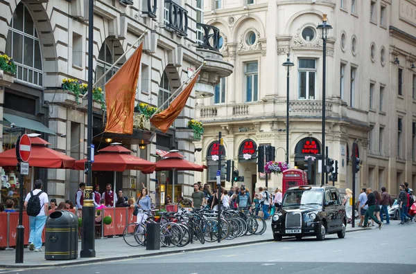 London August 2016 Lots Walking People Tourist Londoners Crossing Piccadilly — Stock Photo, Image