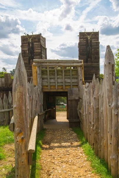 Essex Royaume Uni Août 2018 Porte Reconstruction Village Normand Datant — Photo