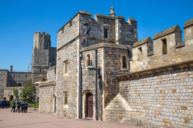 Windsor, Uk - 5 Mayıs 2019: 1066 'da Fatih William tarafından inşa edilen ortaçağ Windsor Kalesi' ne bakın. Kraliçe 'nin resmi konutu. 