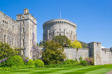 Windsor, Uk - 5 Mayıs 2019: Ortaçağ Windsor Kalesi 'ndeki hükümet arşiv kulesi. Berkshire, İngiltere Uk