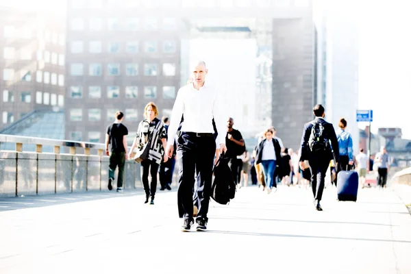 London April 2018 Office Workers Crossing London Bridge Early Morning — Stock Photo, Image