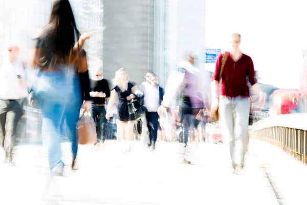 Londen Juni 2018 Zakenmensen Kantoormedewerkers Die Weg Oversteken Walking People — Stockfoto