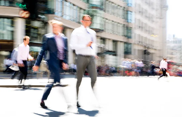 Londen Juni 2018 Zakenmensen Kantoormedewerkers Die Weg Oversteken Walking People — Stockfoto