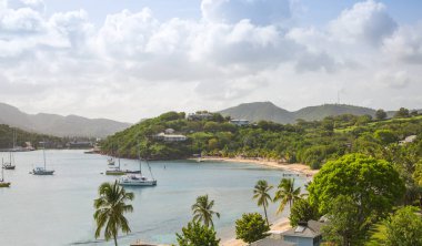 Antigua, Karayip adaları, yatlarla İngiliz Limanı manzarası