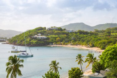 Antigua, Karayip adaları, yatlarla İngiliz Limanı manzarası