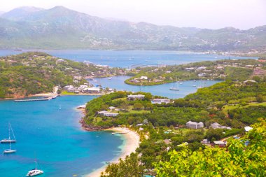 Antigua, Karayip adaları, yatlarla İngiliz Limanı manzarası