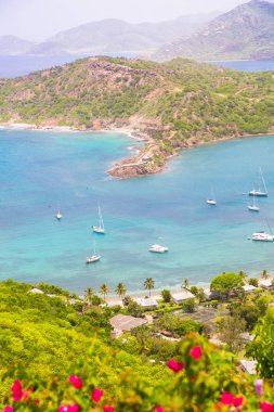 Antigua, Karayip adaları, yatlarla İngiliz Limanı manzarası