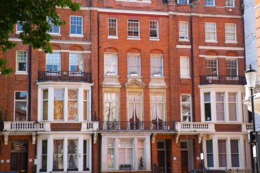 Londra, İngiltere - 25 Ağustos 2017: Konut ARIA Kensington ve Chelsea. Cadogan kapısı sıra periyodik binalar ile. Londra'nın merkezinde lüks özelliği.