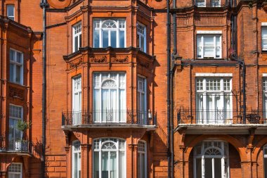 Londra, İngiltere - 25 Ağustos 2017: Konut ARIA Kensington ve Chelsea. Cadogan kapısı sıra periyodik binalar ile. Londra'nın merkezinde lüks özelliği.