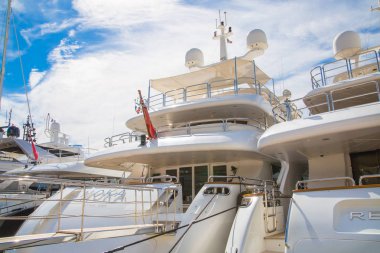 Cannes, Fransa - 18 Eylül 2018: Cannes'ın Le Vieux Limanı görünümü. Cannes yatçılık festivali