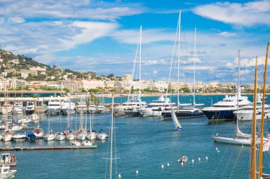 Cannes, Fransa - 18 Eylül 2018: Cannes'ın Le Vieux Limanı görünümü. Cannes yatçılık festivali