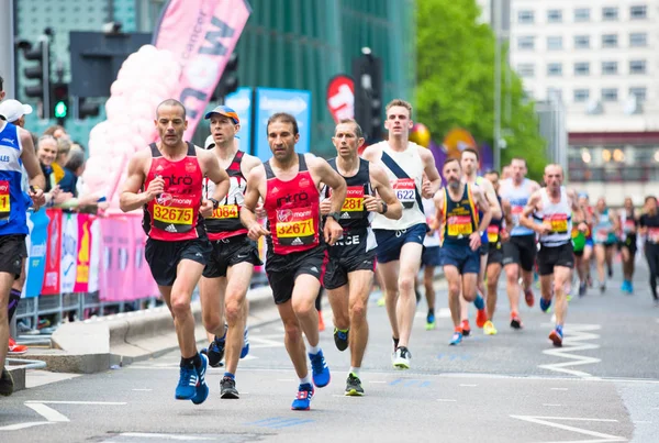 London April 2017 Lots People Running London Marathon People Cheering — Stock Photo, Image