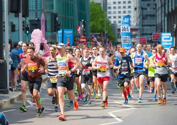 London April 2017 Lots People Running London Marathon People Cheering — Stock Photo, Image