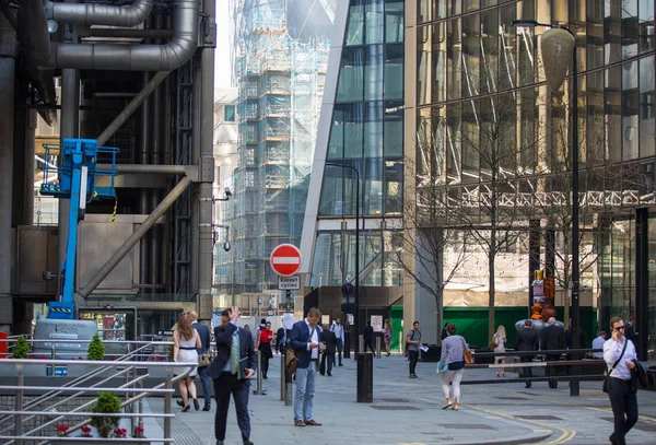 Londyn Wielka Brytania Czerwca 2018 Ludzie Biznesu Pracownicy Biurowi Chodzą — Zdjęcie stockowe