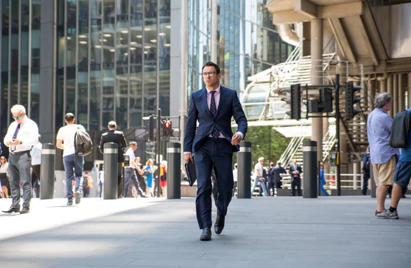 London June 2018 Business People Office Workers Walking Next Lloyds — Stock Photo, Image