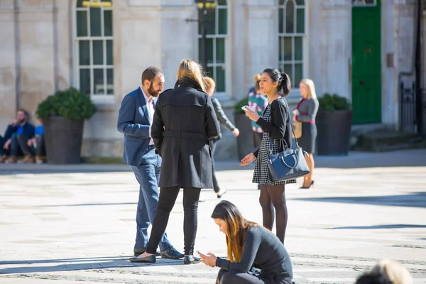 Londen Juni 2018 Zakenmensen Kantoormedewerkers Die Tijdens Lunch Stad Londen — Stockfoto