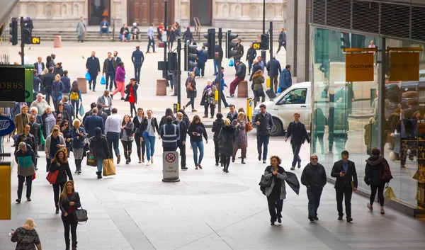 Londen Juni 2019 Groep Mensen Die Victoria Street Lopen — Stockfoto