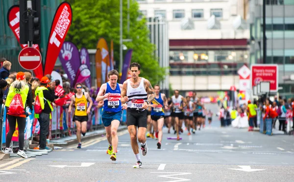 London April 2019 Lots People Running London Marathon People Cheering — Stock Photo, Image