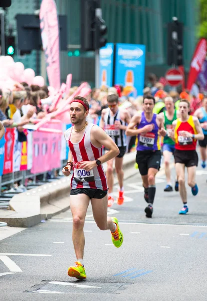 London April 2019 Lots People Running London Marathon People Cheering — Stock Photo, Image