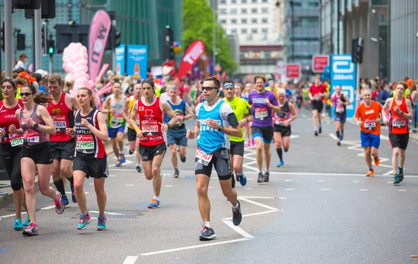 London April 2019 Lots People Running London Marathon People Cheering — Stock Photo, Image