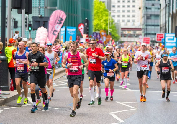 London April 2019 Lots People Running London Marathon People Cheering — Stock Photo, Image