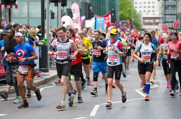 London April 2019 Lots People Running London Marathon People Cheering — Stock Photo, Image