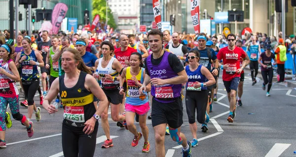 Londra Ngiltere Nisan 2019 Londra Maratonu Nda Yarışan Çok Sayıda — Stok fotoğraf