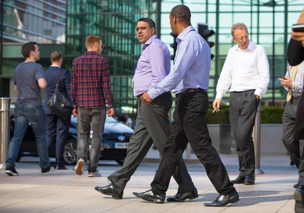 London May 2019 Üzletemberek Sétált Canary Wharf Téren Üzleti Pénzügyi — Stock Fotó