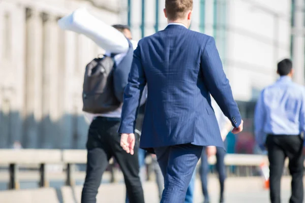 London Großbritannien Mai 2019 Geschäftsleute Die Auf Dem Kanarienplatz Spazieren — Stockfoto