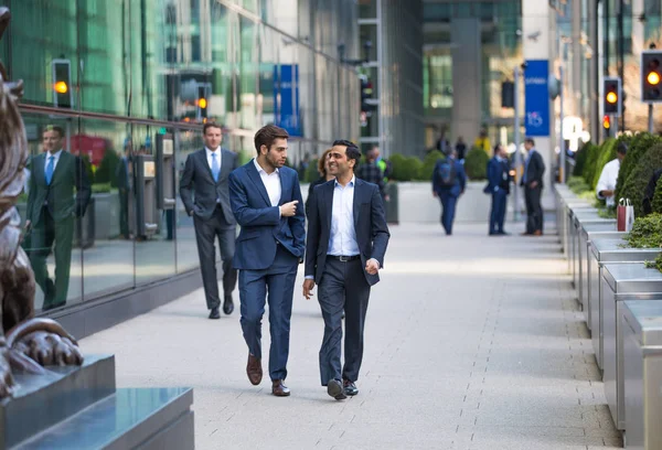 London May 2019 Business People Walking Canary Wharf Square Business — Stock Photo, Image