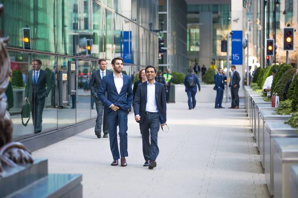 London May 2019 Business People Walking Canary Wharf Square Business — Stock Photo, Image
