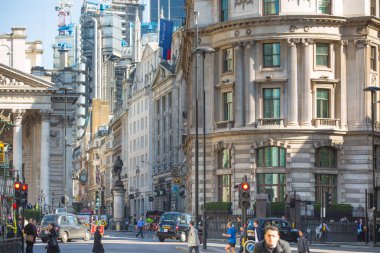 Londra, Ingiltere-19 Nisan, 2019: Lloyds banka binası. Arka planda yeni gökdelenler. Londra şehri Browning hızlı.