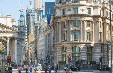 Londra, Ingiltere-19 Nisan, 2019: Lloyds banka binası. Arka planda yeni gökdelenler. Londra şehri Browning hızlı.