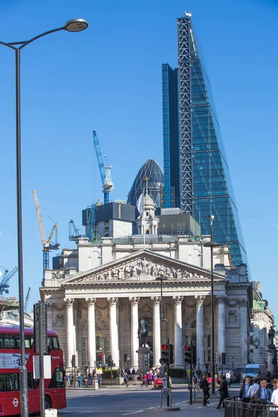 London April 2019 Stock Exchange Building City London New Skyscrapers — Stock Photo, Image