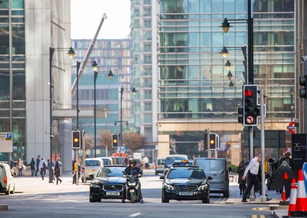 Londra Ngiltere Şubat 2017 Canary Wharf Cadde Görünümü Ile Adamları — Stok fotoğraf