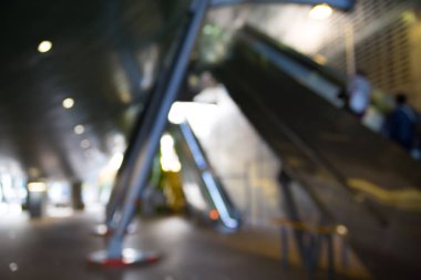 Tren istasyonunun iç güzel bulanıklık. Metal destekleyici inşaat taşıma istasyonunun bulanık görüntüsü. Gelecekteki manipülasyon arka plan için görüntü