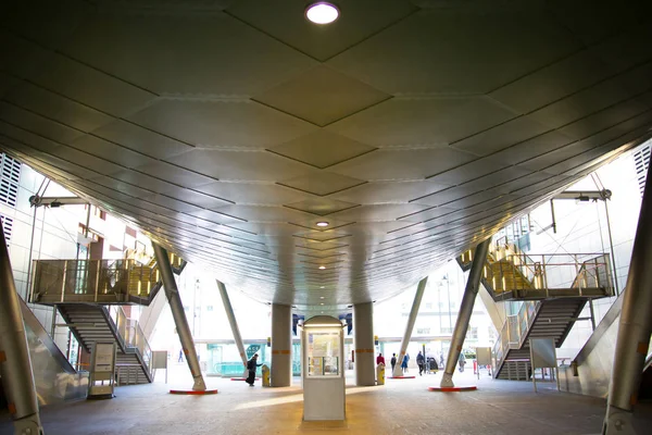 Piękne Rozmycie Wnętrza Dworca Kolejowego Zamazany Obraz Metalu Wspomagającego Budowę — Zdjęcie stockowe
