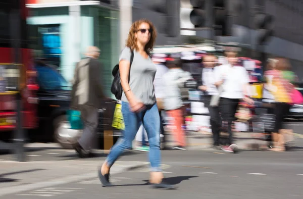 Londra Ngiltere Haziran 2019 Oxford Caddesinde Yürüyen Insanların Bulanık Görüntü — Stok fotoğraf