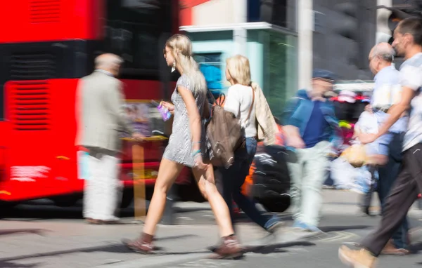 Londýn Velká Británie Června 2019 Rozmazaná Obrazová Skupina Pěších Lidí — Stock fotografie