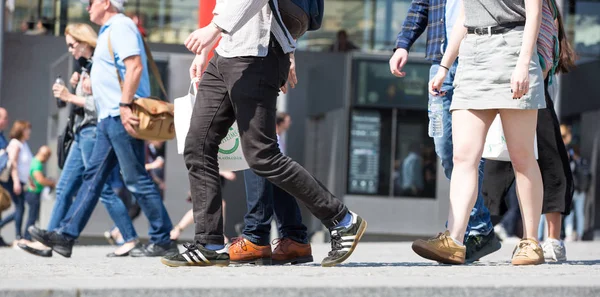 Yayalar Yaya Geçidi Londra Oxford Caddesi Nde Yürürken Ayakları Modern — Stok fotoğraf