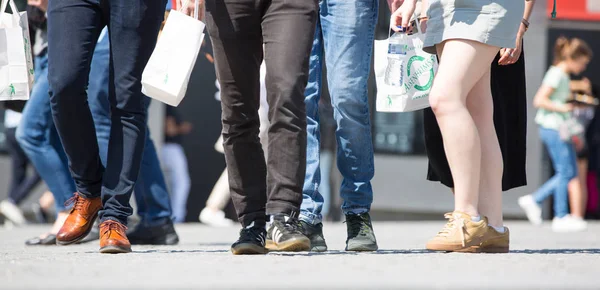 Yayalar Yaya Geçidi Londra Oxford Caddesi Nde Yürürken Ayakları Modern — Stok fotoğraf